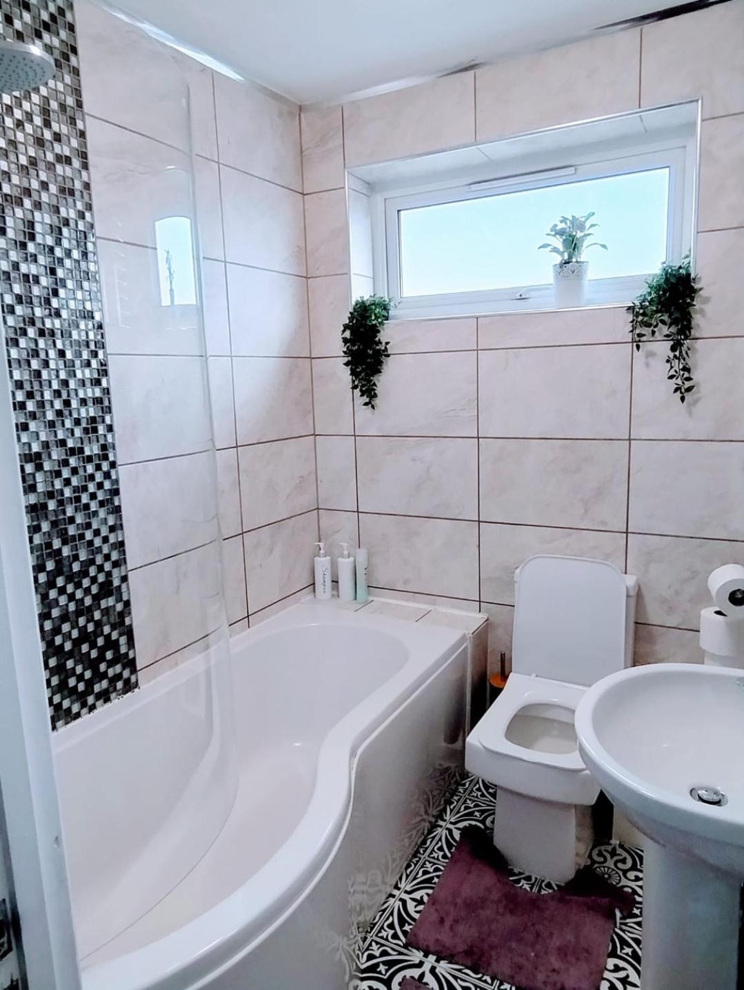 Spacious House In Central مانشستر المظهر الخارجي الصورة